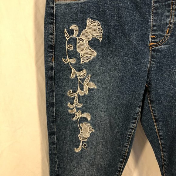 Laura PETITES size 4 floral embroidered jeans NWT - Picture 5 of 8